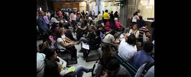 Para sacar pasaporte: lleve cobija y tenga paciencia |