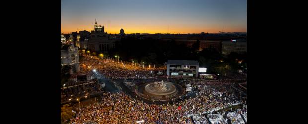 En la Cibeles se celebró fe de los jóvenes | Reuters. Madrid. España | Multitudinario. Así fue el primer día oficial de la Jornada Mundial de la Juventud. Ayer la Cibeles (en la foto) se llenó de peregrinos.