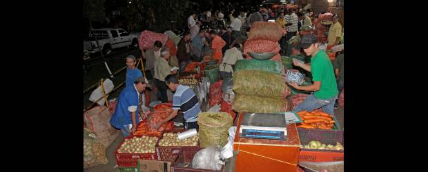 La mística une a los mejores del comercio | Donaldo Zuluaga Y Cortesía | Fenalco Antioquia reconocerá en la Noche de los Mejores a la Central Mayorista de Antioquia, a Hernando Echeverri Montoya, gerente de Macrollantas, y al tendero y líder social Héctor Osorio Patiño.