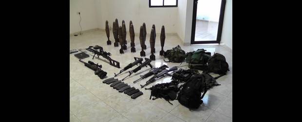 Ataque en Nariño golpea finanzas de Farc en el sur | Cortesía Policía | Tras el bombardeo al campamento en zona rural del municipio de La Victoria, cerca de la frontera con Ecuador, los comandos Jungla de la Policía recuperaron cuatro cadáveres de los guerrilleros muertos. Además, incautaron cinco fusiles, munición, un computador y dos memorias portátiles.