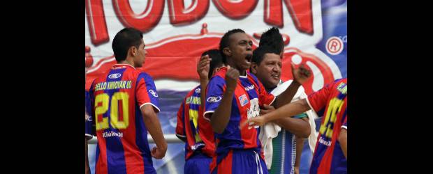 El futsal de Bello Innovar es de final | Edwin Bustamante | Bello Innovar podría ser el primer equipo en ganar dos temporadas continuas en la Copa Postobón de fútbol de salón. Y eso que le falta apoyo económico.