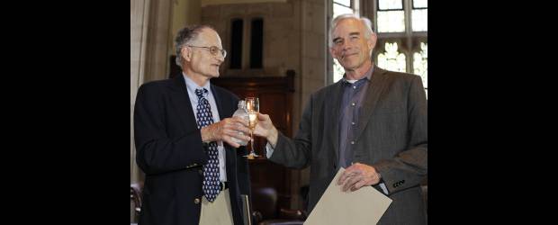 Ganan el Nobel por sus tesis sobre la crisis | Reuters - Princeton, E.U. | Los estadounidenses Thomas Sargent (izquierda) y Christopher Sims ganaron ayer el Premio Nobel de Economía por sus trabajos de cuatro décadas.