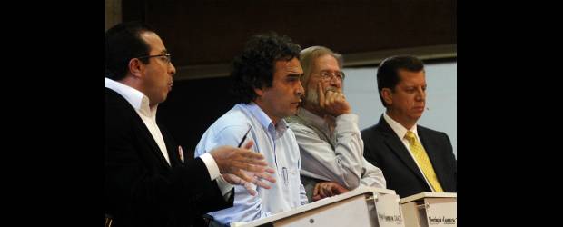 Vivienda, uno de los retos de la Gobernación | Julio César Herrera | Los candidatos estuvieron muy tranquilos durante el foro el pasado jueves: Carlos Mario Estrada, candidato del Partido de la U; Sergio Fajardo candidato del Partido Verde; Rodrigo Saldarriaga, candidato del Polo Democrático y Álvaro Vásquez, candidato del Partido Conservador.
