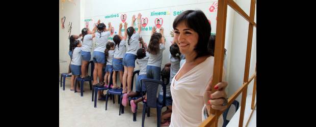 Un sueño de amor para 15 angelitos | Manuel Saldarriaga | Gracias a la ayuda de un benefactor, Gloria Rivera pudo cumplir el sueño de crear una fundación para ayudar a las menores más necesitadas. Además de alimentación, hospedaje y estudio, en la entidad las niñas, que visitan a sus familiares mensualmente, reciben amor y atención permanentes.