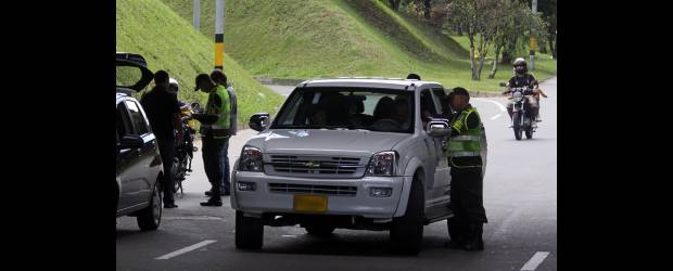 Alcohomóvil le indica cuándo puede manejar | Julio Herrera | Este fin de semana, la Policía adelantó operativos para detectar a los que manejaban alicorados. Una nueva aplicación, desde el celular, se convierte en una herramienta para que los conductores prevengan accidentes y problemas.