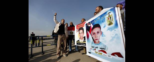 Partidos egipcios ya negocian coaliciones | Khalil Hamra, Ap, El Cairo - Egipto | En el primer aniversario de la revolución del 25 de enero, los jóvenes pretenden pedirle a la Junta Militar que administra el país la entrega inmediata del poder.