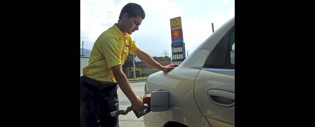 Grupo Exito afianza cluster motriz | El Grupo Éxito está operando en la actualidad 16 estaciones de servicio en 8 municipios del país donde hace presencia comercial.