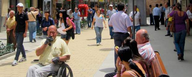 Renovación le devolvió su encanto al Pasaje Junín | Juan Guillermo Duque | La ciudadanía celebró ayer la entrega de obras de renovación del pasaje Junín disfrutando de sus espacios y se mostró satisfecha con el cambio. Algunos aprovecharon para evocar las citas románticas que una vez tuvieron allí.