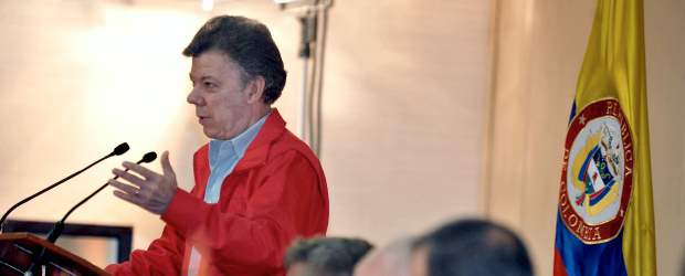 Santos busca paz, "pero no a cualquier precio" | Colprensa | El presidente Juan Manuel Santos declaró ayer que él, como todos los colombianos, también quiere la paz para el país. Expresó que la buscará, "pero no a cualquier precio, porque muchas veces del afán no queda sino el cansancio".