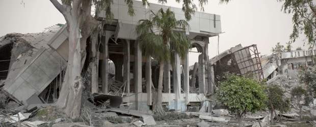 Italia participará en los bombardeos de la Otan sobre Libia | AP | La Otan bombardeó este lunes el palacio de Gadafi.