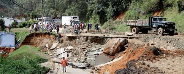 El invierno afecta las vías en Antioquia. En la imagen se registra el estado de la carretera al municipio de Amagá. | Donaldo Zuluaga | El invierno afecta las vías en Antioquia. En la imagen se registra el estado de la carretera al municipio de Amagá.