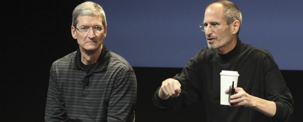 Steve Jobs y Tim Cook | Reuters| Cook regentó ya en dos ocasiones la firma: la primera vez por dos meses en 2004 mientras Jobs lidiaba con un cáncer pancreático y una vez más durante cinco meses y medio en 2009 mientras Jobs era sometido a un transplante de hígado.