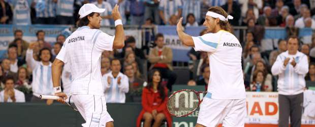 Argentina dejó abierta la final de la Copa Davis | Reuters | Nalbandian y Schwank estuvieron siempre muy poderosos y sacaron de la pista al equipo español en una hora y 59 minutos.