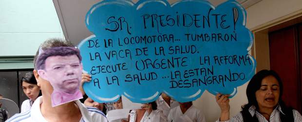 Hospitales le cierran las puertas a Caprecom | Archivo | Empleados de la salud le exigen al Gobierno medidas urgentes. Aunque Aesa tiene el registro de 25 hospitales cerrados para Caprecom, la subdirección de la entidad afirmó que solo 3 centros han adoptado la medida.