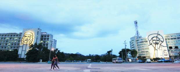 Cuba podría permitir a sus ciudadanos los viajes al exterior por turismo | Archivo | El PCC ratificó este plan de reformas en un cónclave celebrado entre el 16 y el 19 de abril.