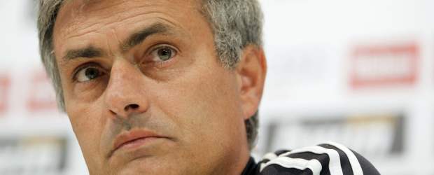 José Mourinho abandonaría el Real al final de temporada | Archivo | Mourinho, que se incorporó al Madrid en el verano de 2010, tendría ya tomada la decisión de dimitir sin importar lo que el club pudiera lograr al término de la campaña.
