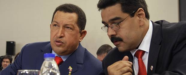 Chávez está "dispuesto a pasar la página" en las tensas relaciones con Colombia | AP | El presidente venezolano viajó a Argentina en compañía de su canciller Nicolás Maduro. El mandatario dijo que está ansioso por los resultados electorales en Colombia.