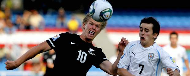 Uruguayos y neocelandeses dejan en vilo su clasificación a octavos | AP | Con dos puntos ambos seleccionados tendrán que ganar el boleto a octavos en la última fecha y continuar con vida en el Mundial.