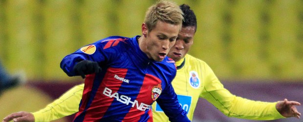 Guarín le entregó tres puntos de oro al Porto | Reuters | Keisuke Honda, del CSKA, y Fredy Guarín, del Porto, disputan el balón durante el encuentro de octavos de final de la Liga Europa.