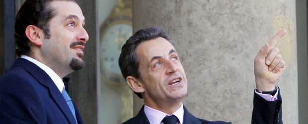 Sarkozy insinuó que optará a un segundo mandato | AP | El presidente francés, Nicolas Sarkozy, derecha, acompañado del primer ministro libanés, Saad Hariri, en el Palacio del Elíseo en París.
