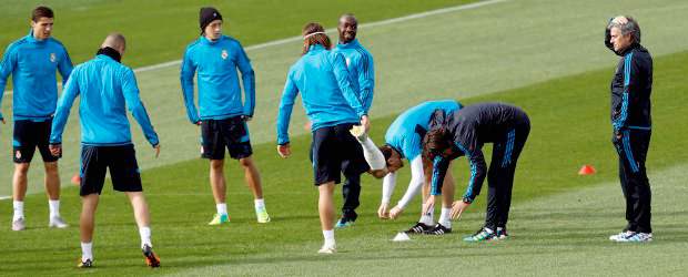 Arbeloa y Marcelo son bajas junto a Carvalho, Kaká y Di María | Reuters | El Real Madrid trabajó este lunes en Valdebas antes del encuentro ante el Dinamo Zagreb.