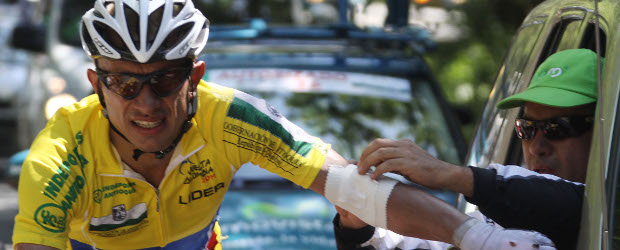 Edwin Parra es el nuevo líder de la Vuelta a Colombia | Róbinson Sáenz | El paisa Marlon Pérez perdió el liderato de la competencia tras sufrir una caída en la primera etapa.
