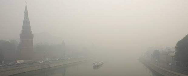 Moscú, entre el humo | AP | El humo cubrió la ciudad, donde escasamente se puede ver algunos metros.