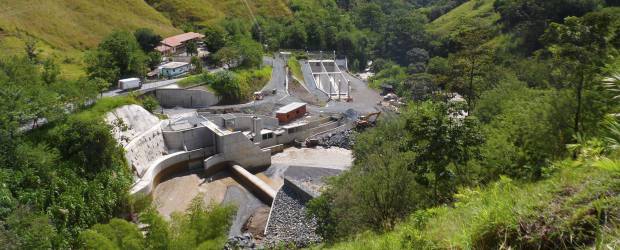 Privados suben el voltaje a la red eléctrica del país | Fotos: Cortesía | La central hidroeléctrica Barroso está localizada en el municipio de Salgar, suroeste antioqueño, y sus 20 megavatios de capacidad instalada estarán listos para generar a partir de septiembre de 2012. Este proyecto con una inversión de 56 millones de dólares está a cargo de la firma nacional HMV Ingenieros.