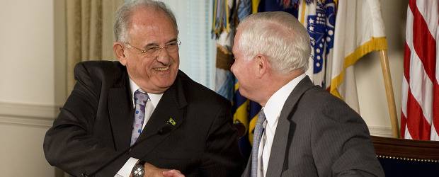 Cherie Cullen, Ap-washington, Estados Unidos | El pacto, anunciado la semana pasada, fue firmado en el Pentágono por el ministro de Defensa brasileño, Nelson Jobim, y su similar de E.U., Robert Gates.