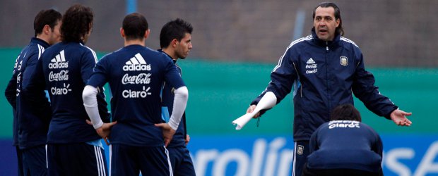 Batista fue destituido como técnico de Argentina y Bilardo quedó bajo lupa | Reuters | La pobre campaña en la Copa América 2011 que se realizó en Argentina y que ganó Uruguay, no permitió que Batista siguiera al frente de la Albiceleste.
