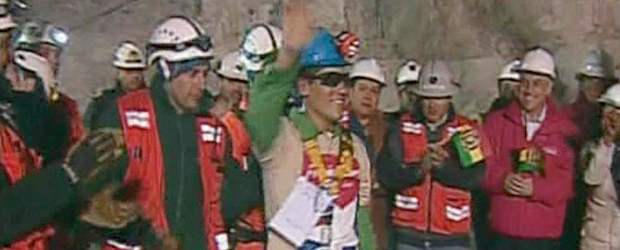 El boliviano Carlos Mamani fue el cuarto minero rescatado | Reuters | El Presidente boliviano, Evo Morales, le ofreció al joven trabajador un empleo en el país andino.