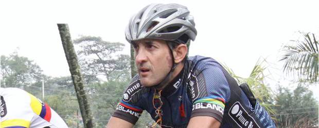 Ruta clásica hace felices a ejecutivos | Donaldo Zuluaga | Oswaldo Márquez es pedalista máster y en su vida particular trabaja como asesor especial en el Banco Santander. Márquez invita a sus colegas a participar en el Clásico EL COLOMBIANO-Indeportes Antioquia.