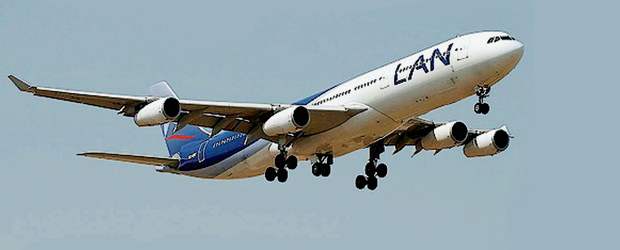 Tres compañías globales pelean el mercado aéreo | Archivo | De acuerdo con el reporte de la Asociación de Transporte Aéreo de Colombia, durante septiembre, "bajo el entorno de fuerte competencia que ha caracterizado el mercado aéreo del país, las tarifas presentaron una caída de su nivel mínimo del -14 por ciento para el segmento doméstico, frente al mismo mes de 2009". El número de visitantes extranjeros al país ha aumentado en 8 por ciento.