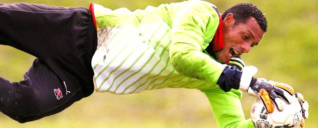 Equipos antioqueños se acomodan | Manuel Saldarriaga | Bréiner Castillo es sinónimo de seguridad en Independiente Medellín, que hoy pondrá en circulación 16.000 boletas para recibir a Envigado, el domingo. A la tribuna de norte sólo ingresarán los hinchas carnetizados.