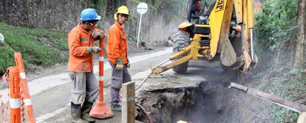 Valorización inquieta a Santa Catalina | Juan Fernando Cano | Desde hace cuatro meses se adelantan las obras de construcción de acueducto y alcantarillado en la Loma del Chocho, en Envigado. Algunos de los 265 propietarios de la zona se encuentran inconformes con el proyecto.