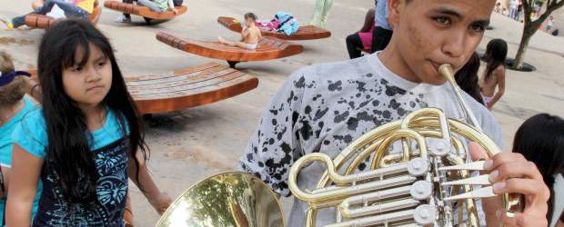 Julio César Herrera | La música sonará desde mañana en el Congreso Iberoamericano. Muchos ya tienen listo el oído para los conciertos y otros para ir a Plaza Mayor y disfrutar con el Mercado Cultural de Medellín.