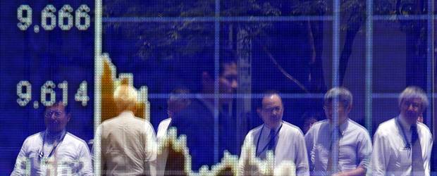 Los mercados de Europa ya marcan pasos positivos | Archivo | Las bolsas europeas iniciaron la sesión con pérdidas, pero a medida que avanzaban las negociaciones, los títulos se movieron en terreno positivo gracias a una posible ampliación del Fondo Europeo de Estabilidad Financiera.