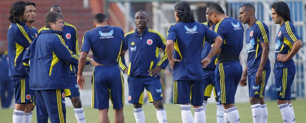 Bolillo va por el primer lugar | Reuters | Colombia se alista para su tercer juego en la Copa América 2011.