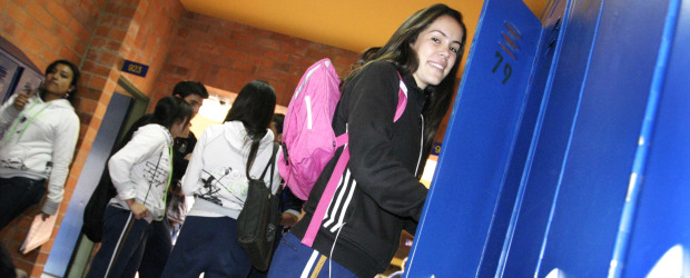 El clima loco terminó el calendario B | Archivo | Con el cronograma actual, en año y medio las instituciones educativas oficiales del Valle comenzarán a trabajar con el calendario que rige a nivel nacional. Solo los colegios privados que tienen contratación con el Estado están en el proceso de transición al A. Foto en el Columbus School de Medellín.