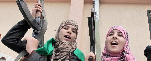 Estados Unidos dice que muertes en Libia podrían ser 30.000 | Reuters | Algunas seguidores de Gadafi se han armado para atacar a los rebeldes.
