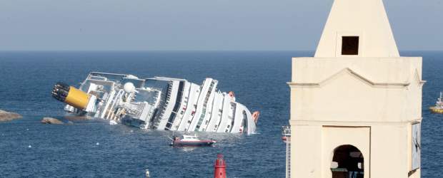 El accidente del crucero hace recordar al Titanic | AP | En el barco que encalló cerca de la isla de Giglio viajaban un total de 3.216 pasajeros
