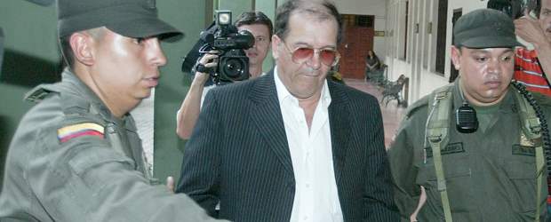 Alias "Báez" sería testigo en investigación a Ramos | Archivo | El jefe paramilitar Iván Roberto Duque (alias "Ernesto Báez") fue excluido por la Sala de Conocimiento del Tribunal de Justicia y Paz, de Bogotá, el 11 de junio. Se le reclamó por no haber reconocido los delitos que cometió en las Auc.