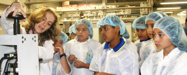 Hay con quién pero no con qué | Donaldo Zuluaga | Iván Enrique Ramos Calderón, rector de la Universidad del Valle, opinó que la transformación de Colciencias es un avance pero que desearía que ese mejoramiento de estatus se reflejara en mayores posibilidades de recursos. Confió en el mejoramiento de la financiación. Foto en la SIU de la U. de A.