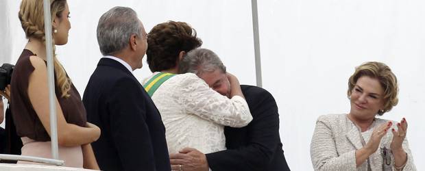Dilma Rousseff dijo que defenderá el legado de Lula | Reuters | Dilma Rousseff recibió la banda presidencial de un emocionado Lula.