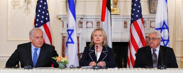 Israelíes y palestinos, cara a cara | Reuters | De izquierda a derecha, El primer ministro israelí, Benjamin Netanyahu; la secretaria de Estado de Estados Unidos, Hillary Clinton y el Presidente de la Autoridad Nacional Palestina (ANP), Mahmud Abás