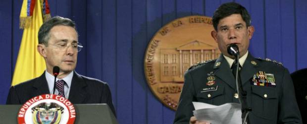 General Padilla entregó carta de renuncia protocolaria al presidente Uribe | Archivo | Aún no se conocen los motivos de la renuncia que presentó el general Freddy Padilla de León.