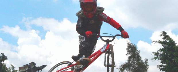 Santi también resultó buena papa | Jaime Pérez, Comisión De Bicicrós | Habilidad innata es lo que muestra Santiago Santa Moreno al coger su bicicleta de bicicrós. Sueña con ir a un mundial de este deporte. Es puro talento.