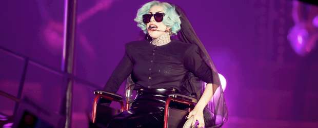 Lady Gaga estará en un capítulo de Los Simpsons | Archivo | El episodio, que se emitirá en 2012, se llamará Lisa Goes Gaga y en él la cantante hará una parada en Springfield para levantar los ánimos de su población y, en especial, a Lisa Simpson.