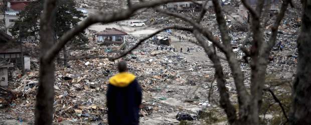 Arrojan al mar toneladas de agua radiactiva de Fukushima | Reuters |