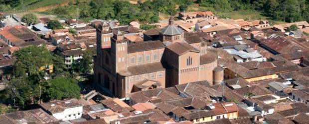 Adiós a mons. Gallego, el de la última catedral | Robinson Saénz | Los jericoanos testimonian que el párroco Gallego ofreció mucha constancia y sacrificio para sacar adelante el proyecto de construcción de la catedral consagrada a Nuestra Señora de Las Mercedes.